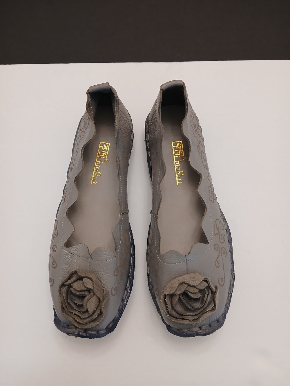 ✨️RARE✨️ HIN RUI Grey Leather Flower Loafers